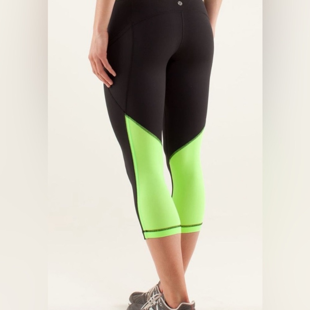 Lululemon Beach Runner Crop Black Zippy Green Size unknown, measurements in pics